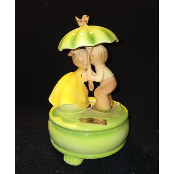 Vintage Josef Orig. Ceramic Music Box With Couple Under Umbrella, Raindrops keep - Picture 2 of 8